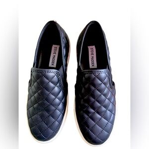 UEC-Women’s Steve Madden Ecentrcq Black in size 6 1/2.